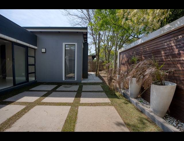4 BEDROOM HOUSE FOR SALE IN PALM LAKES ESTATE